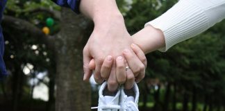 A fi tătic – emoţia, şpaga, zâmbetul, cearcănele FOTO: reneeellisdesigns/Pixabay.com