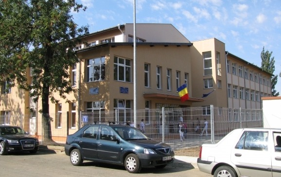 campusul școlar din oradea