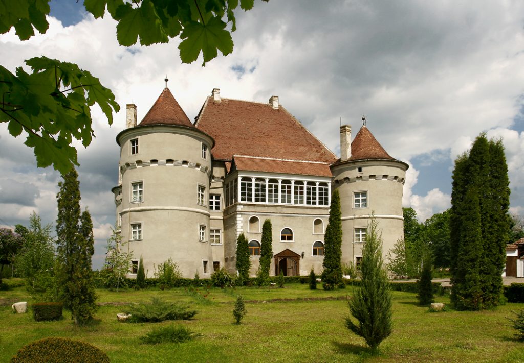 Cetatea de Baltă FOTO: karpaten.ro