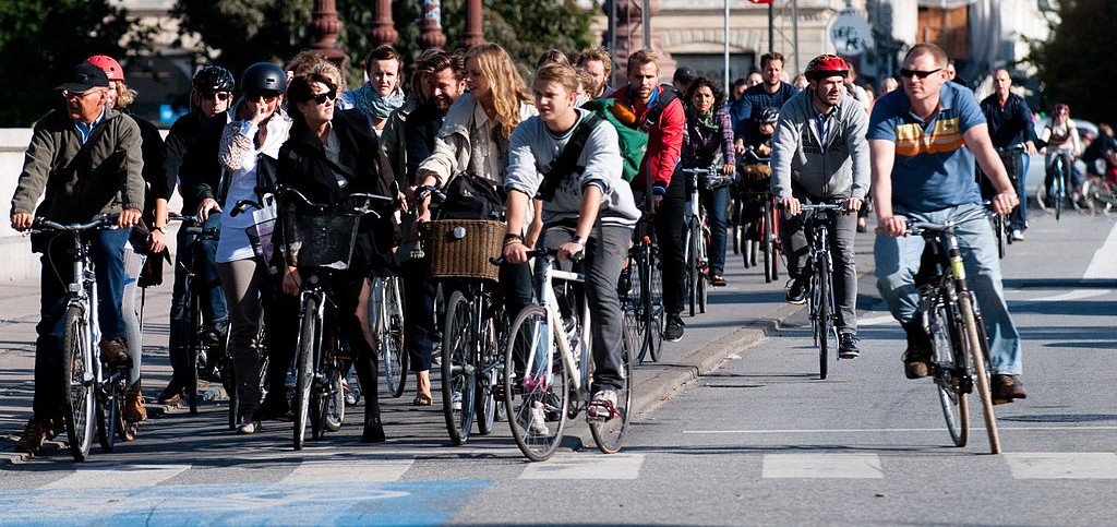 Bucureștenii pot închiria biciclete într-un sistem automatizat. Foto: Wikimedia Commons