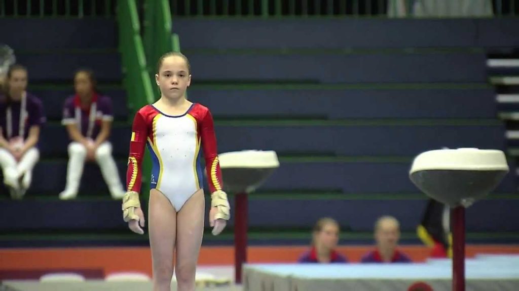 Doar micuța Silvia Zarzu are șanse la o medalie, în finala de la sărituri (youtube.com)