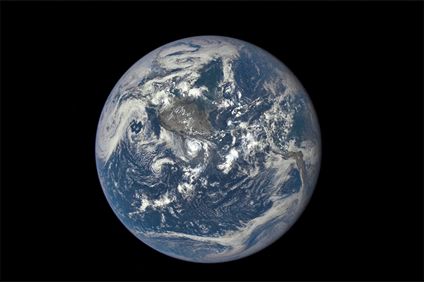 Drumul Lunii în jurul Pământului a fost fotografiat de noul satelit NASA