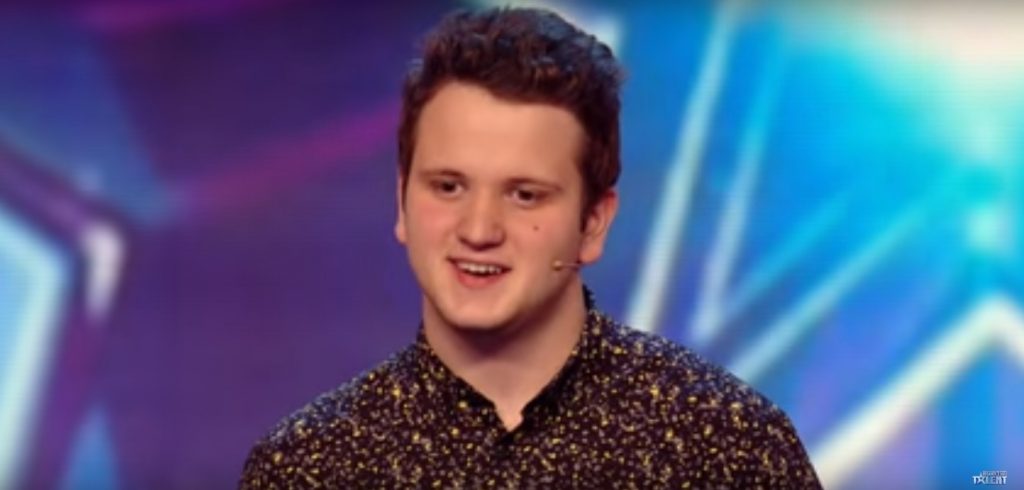 Flavian Glonț a rezolvat trei cuburi Rubik legat la ochi (Britain's Got Talent)