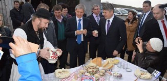 Primarul din Ciugud, alături de Dacian Cioloș FOTO: Facebook
