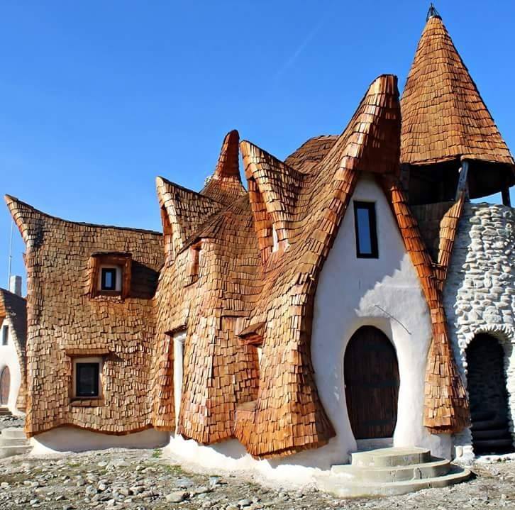 Castelul de lut Valea Zânelor de la Porumbacu de Sus