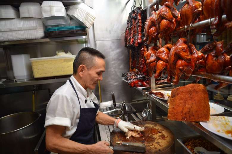 Bucătarul unui micuț restaurant stradal din Singapore a primit o stea Michelin (Facebook)
