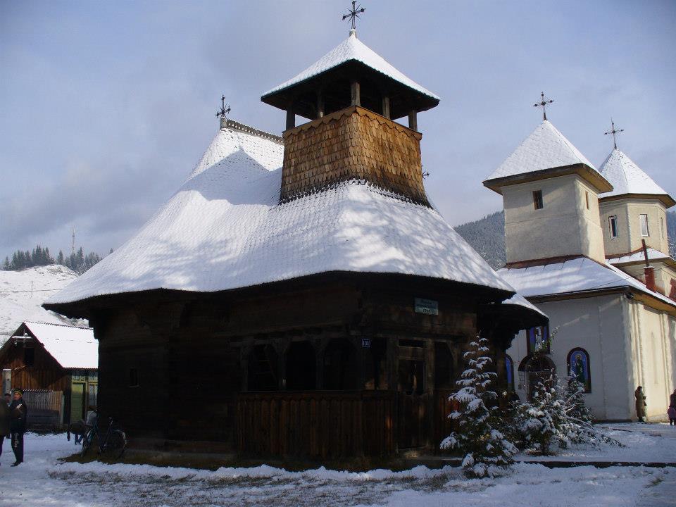 Biserica de lemn din Broşteni FOTO: Mihai Ioan Larici/Wikimedia Commons
