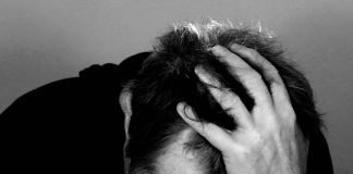 Țara în care 10.000 de oameni mor anual de la prea multă muncă om obosit