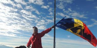 O fetiță de 13 ani din România a urcat pe cel mai înalt vulcan din Pacific Dor Geta Popescu (Facebook)