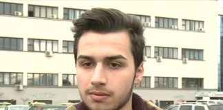 Elevi dintr-un liceu din România, dați afară de la ore pentru că aveau barbă și mustață elevi dați afară barbă mustață