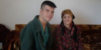 Eroul faptelor bune. Băiatul părăsit de părinţi care are grijă voluntar de bătrânii singuri petrică burlacu