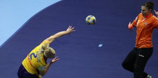 Încă o victorie mare pentru fetele noastre! Urmează marea bătălie cu Danemarca Aneta Udriștoiu a făcut un meci excelent împotriva Cehiei (Foto: Marius Ionescu / swe2016.ehf-euro.com)