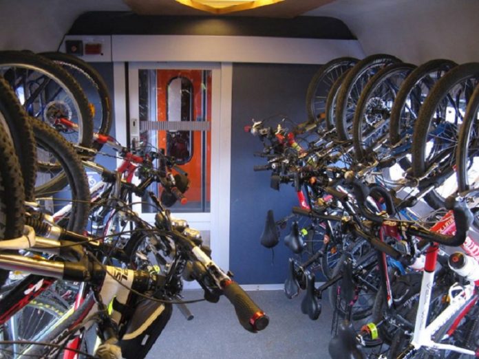 CFR va introduce vagoane speciale pentru bicicliști și schiori (CFR Călători)