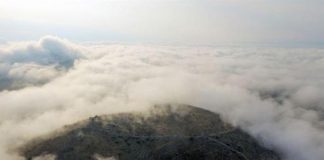 Arheologii au descoperit un oraș pierdut, vechi de 2.500 de ani Așa arată dealul pe care era așezat vechiul oraș (Foto: SIA/EFAK/YPPOA)