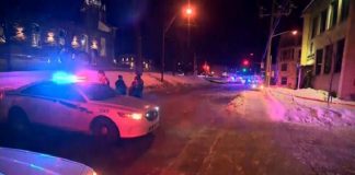 Atac armat la o moschee din Canada. Șase persoane au fost ucise Moscheea din Quebec a fost ținta unui atac terorist (Youtube)