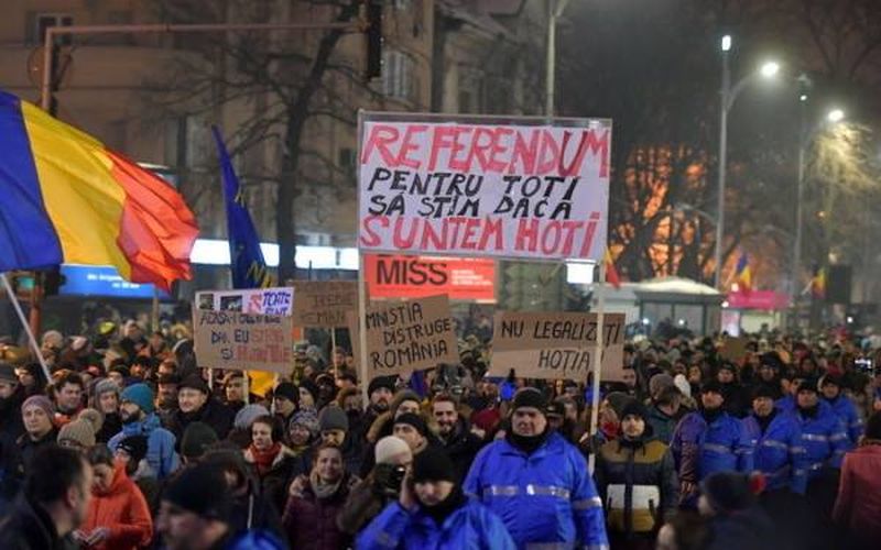 Are depressed aisle sugar Noi proteste masive în România: "Țara cere fără grațiere!". Zeci de mii de  oameni și-au strigat nemulțumirea în stradă
