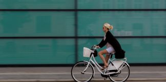 De ce trebuie să mergi pe bicicletă. Cinci beneficii extraordinare ale pedalatului Mersul pe bicicletă oferă o mulțime de beneficii fizice și psihice (Foto: Flickr / Nelson L.)