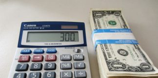 Contract de muncă, PFA sau drepturi de autor? Care variantă este mai economică Calculator venituri (Foto: 401(K) 2012 / Flickr)