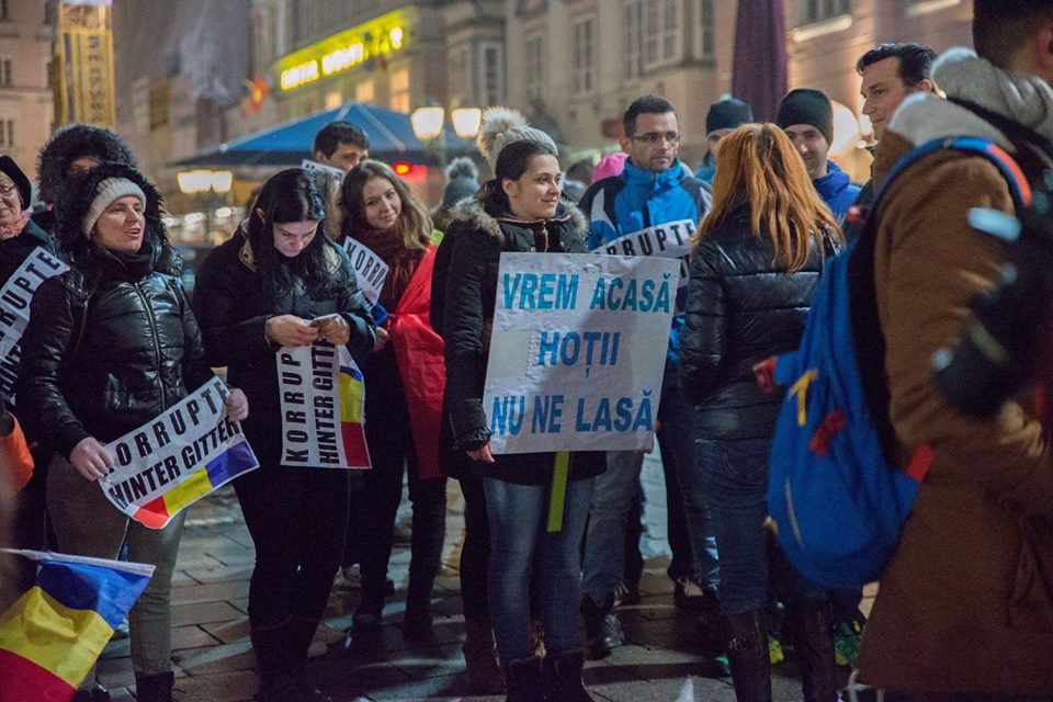 Protestatari români în Linz, Austria (Foto: Alina Pop)