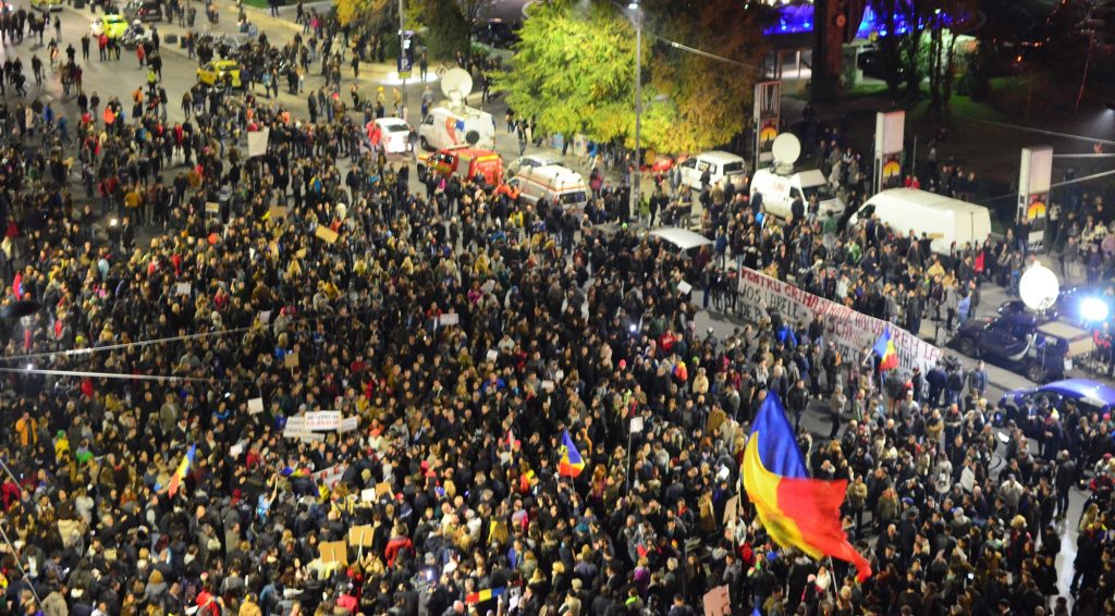 Zeci de mii de protestatari vor ieși astăzi în stradă (Transilvania News)