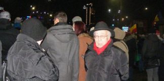 Povestea filosofului în vârstă de 100 de ani care protestează în fața Guvernului Mihai Șora, la protestele din Piața Victoriei (Foto: Facebook)