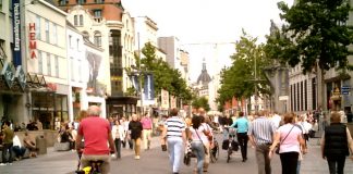 Atentat dejucat într-un oraș din Belgia. Atacatorul conducea o mașină cu viteză foarte mare strada de meir antwerp belgia