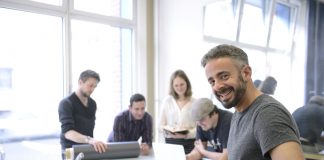 5 pași strategici cu potențial de a duce o afacere mică la următorul nivel 5 reguli utile pentru orice antreprenor. Sursă foto: Shutterstock/Copyright: mangostock