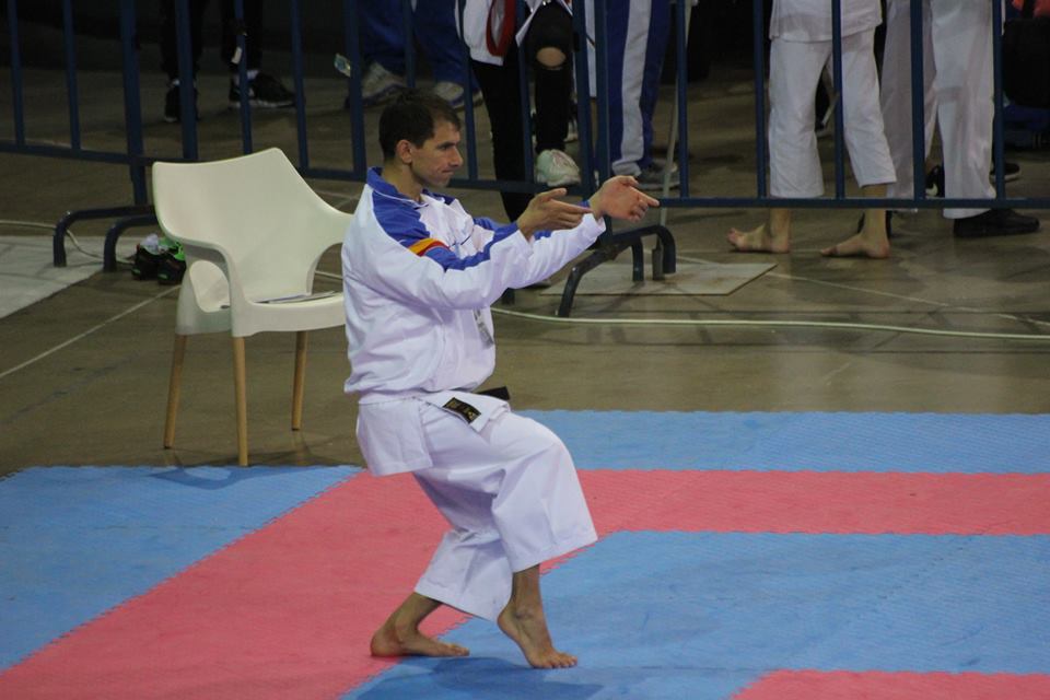 Un karateka român își arată abilitățile în Sala Polivalentă din Cluj (Foto: wukf-karate.org)