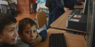 Cum să obții 4 lucruri bune din „gunoi”: calculatoare, educație, locuri de muncă și un mediu curat ateliere fără frontiere calculatoare recondiționate donate