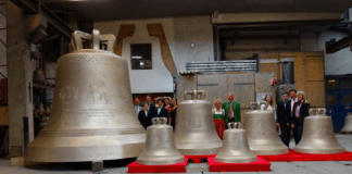 Cele șase clopote ale Catedralei Mântuirii Neamului au ajuns în România. Preafericitul Daniel e prezent pe toate Clopotele Catedralei Mântuirii Neamului au ajuns în România (Foto: grassmayr.at)