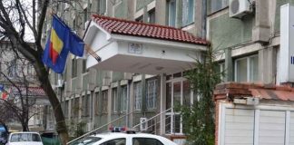 Polițistul care a filmat un gândac pe birou este anchetat disciplinar din cauza imaginilor sediu poliția