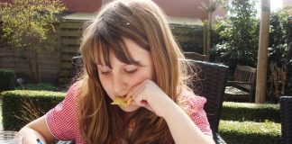 Cea mai originală temă pentru acasă dată de un profesor: „Râdeți până vă doare burta” temă pentru acasă