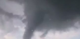 Fenomen rar. O tornadă a lovit o comună din România | VIDEO tornadă făcăeni