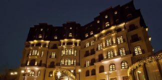 TOP de sezon: Cele mai frumoase 5 hoteluri din România Hotelul Epoque din București este unul dintre cele mai elegante din România. Foto: booking.com