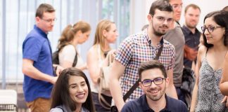 Locul unde tinerii învață lucrurile ignorate de școala românească. Fără să dea niciun ban bucureștiul tinerilor