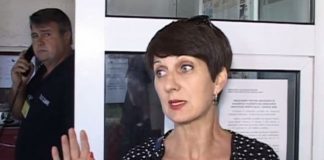 Femeie oprită la ușa unei prefecturi din România pentru că avea fusta prea scurtă fustă scurtă gorj prefectură