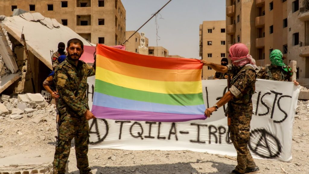 O armată LGBT se lutpă cu extremiștii musulmani în Siria. Foto: Euronews