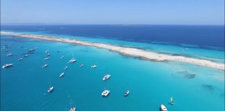 TOP 10 paradisuri europene. Plaje aproape de noi care au apă albastră și limpede ca în Maldive plajă apă albastră limpede spania