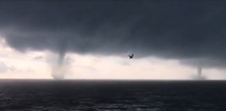 Fenomen spectaculos pe Marea Neagră. Un tânăr a filmat două tornade tornade marea neagră