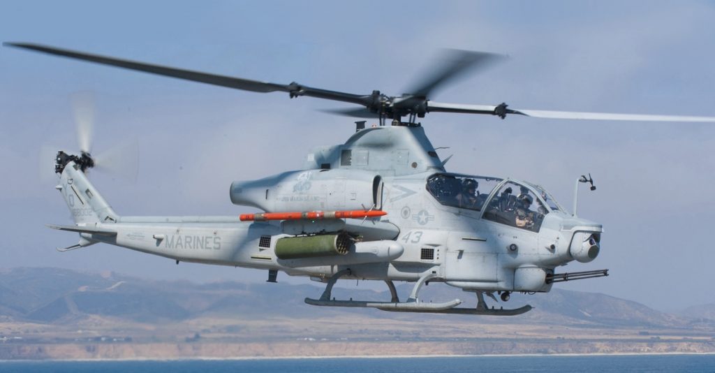 Aparatele AH-1Z pot ataca ținte cu mare precizie în orice fel de condiții. Foto: U.S. Navy