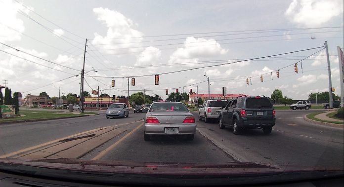 O cameră auto este foarte utilă în trafic. Foto: Flickr / Eli Christman