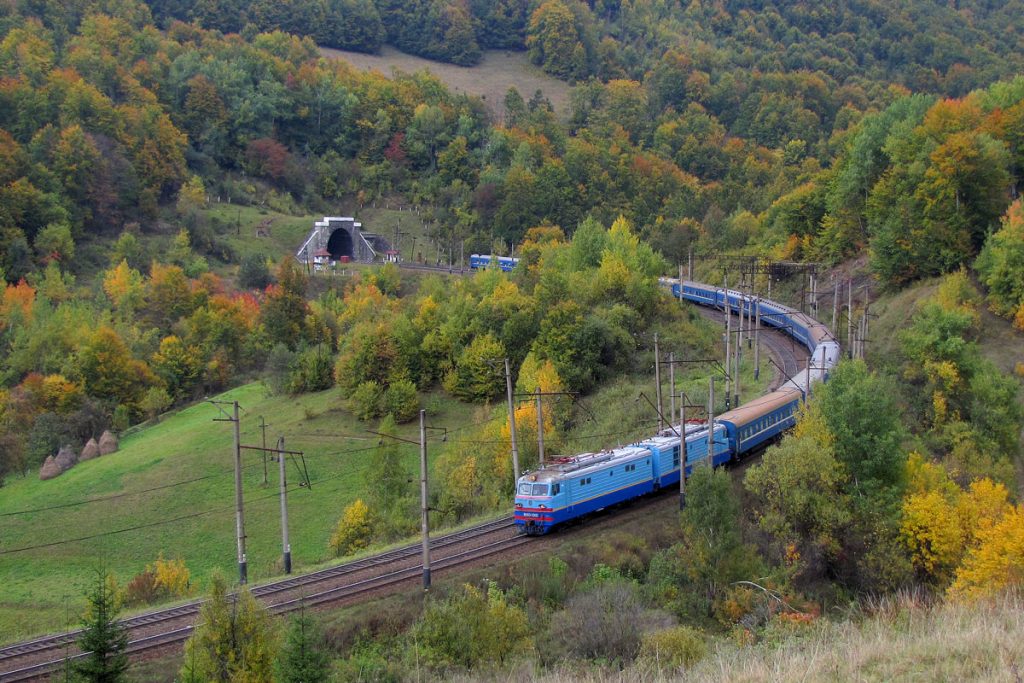 Primele exemple de infrastructură verde din România sunt pe cale să apară în Munții Carpați. Foto: Flickr / KF Jones