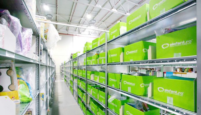 Locuri de muncă la elefant.ro. Coletele verzi sunt o marcă a companiei. Foto: elefant.ro