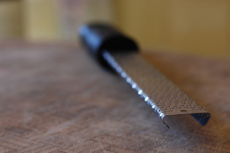 O astfel de mini-răzătoare vă va face viața mult mai plăcută în bucătărie. Foto: Flickr / Sasoa