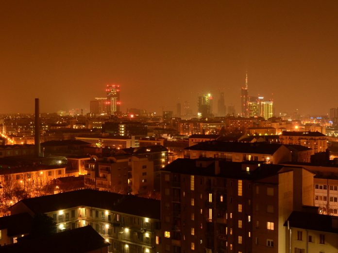 Milano, cel mai important oraș din Lombardia, este unul dintre motoarele economiei italiene. Foto: pjhooker / Flickr