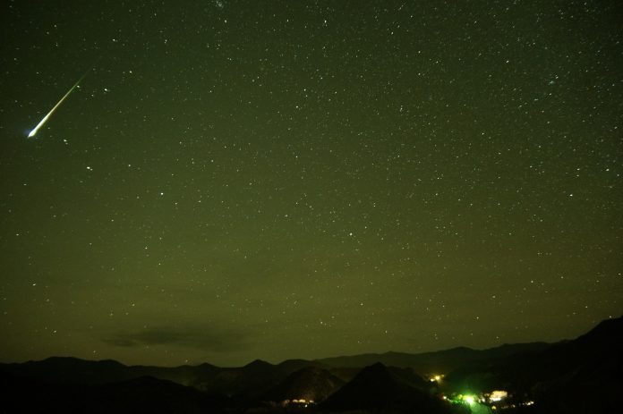 Orionidele au loc în fiecare an, în a doua parte a lunii octombrie. Foto: Mike Lewinski / Flickr
