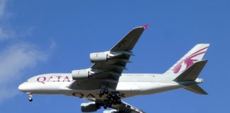 Un avion a aterizat de urgență după ce o femeie aflată la bord a descoperit că soțul o înșela avion qatar airlines