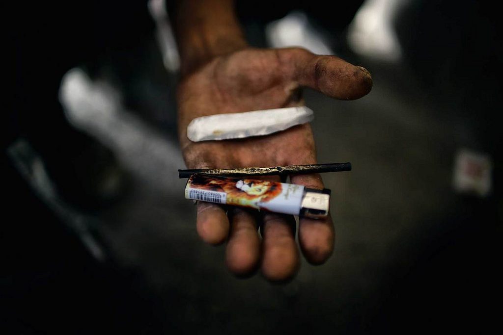 În București trăiesc aproape zece mii de depedenți de substanțe injectabile. Foto: Jordi Bernabeu Farrús / Flickr