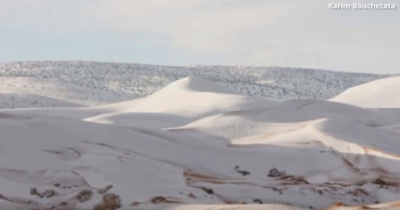 Zăpadă în Deșertul Sahara. Foto: Karim Bouchetata / Youtube