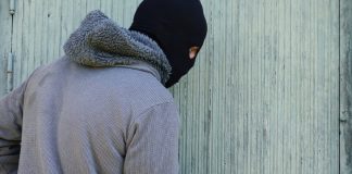 Te-au călcat hoții? Riști să plătești și tu o amendă uriașă FOTO: TheDigitalWay/Pixabay.com hoț spargere